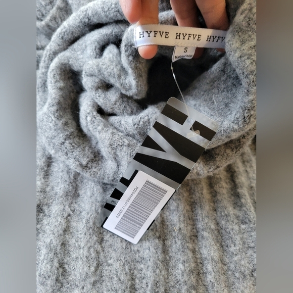 HYFVE Wide Ribbed Turtleneck Oversized Sweater Grey Small NWT - Picture 6 of 8